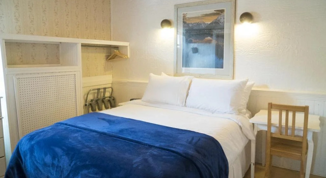 Blue Mountain Lodge Bed & Breakfast