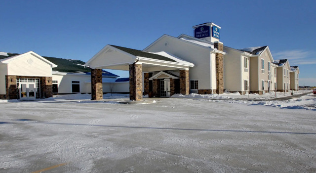Cobblestone Inn & Suites - Bottineau, 预订 酒店 巴特纽 北达科他州