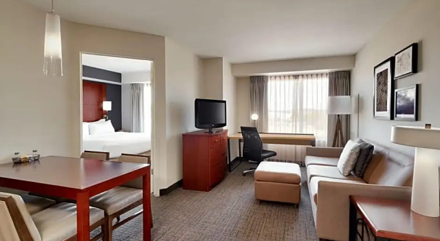 Четырёхместный люкс с 2 комнатами Отель Residence Inn by Marriott Greenville