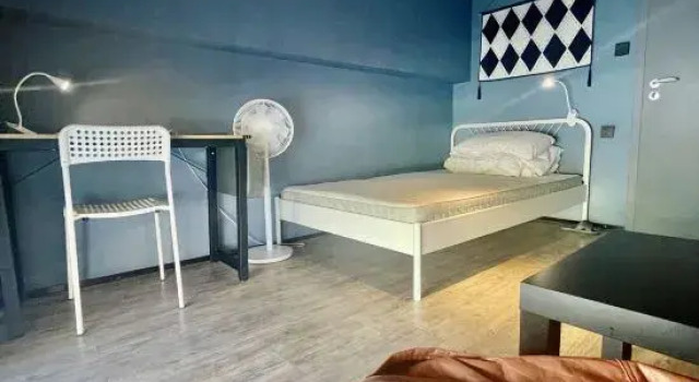 Кровать в общем номере (мужской номер) Liangzhu Homestay (Urumqi Zhongyinggong Subway Station)
