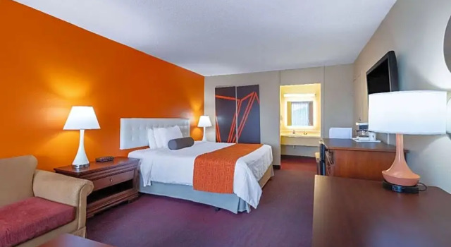 Номер Deluxe Howard Johnson by Wyndham Salem Hotel & Conference Center