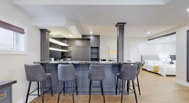 Family Modern Walkout Basement w Sauna Ski Resort 30min, Varaa Lomakeskus Innisfil Ontario