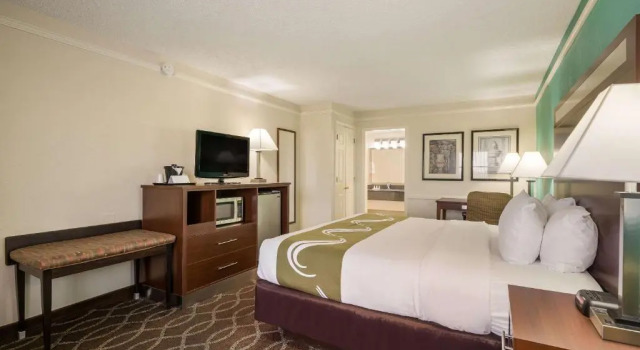 Номер Standard Quality Inn Tulsa Central