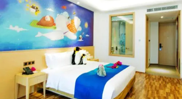 Big White Whale Ocean Exploration World, Book Hotel Sanya Hainan