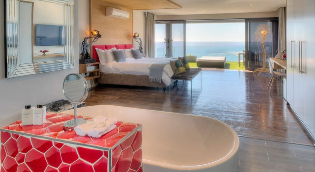 Люкс с балконом Sea Star Rocks Boutique Hotel