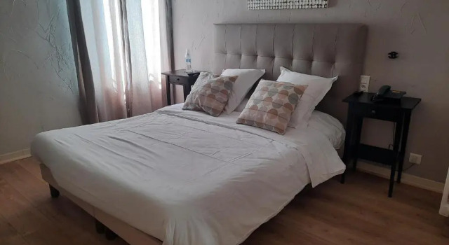Двухместный номер Superior Logis Hôtel de Provence