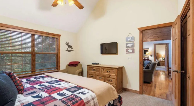 Simons Treetop Cabin 2 BDR in Popular Resort!, Забронировать Отель Отели Table Rock Lake 3 звезды, 3*