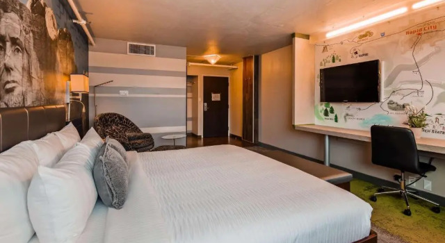 Четырёхместный номер Standard с видом на город The Rushmore Hotel & Suites; BW Premier Collection