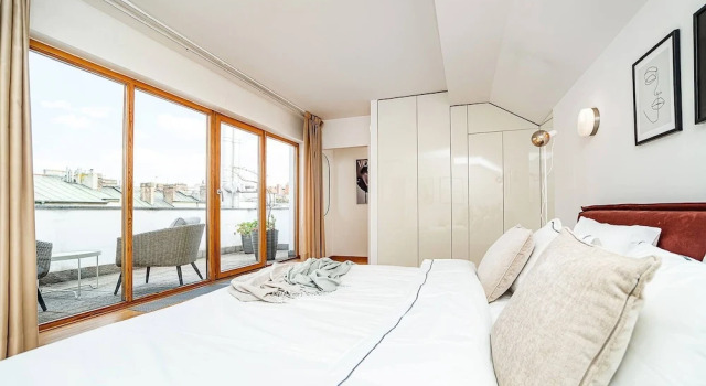 Lavish And Chic Duplex Apartment for Families and Couples