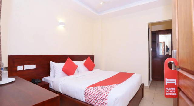 Люкс Standard OYO 23318 West Gate Inn & Suites
