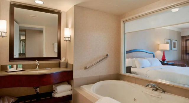 Люкс Presidential с 3 комнатами Hilton Niagara Falls/ Fallsview Hotel and Suites