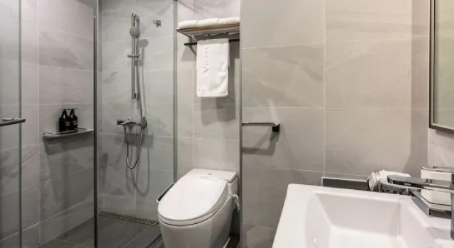 Полулюкс GreenTree Inn Express Hotel (Haiyan Wuyue Plaza)