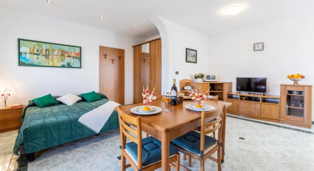 Stunning Apartment in Rovinj With Wifi and Outdoor Swimming Pool