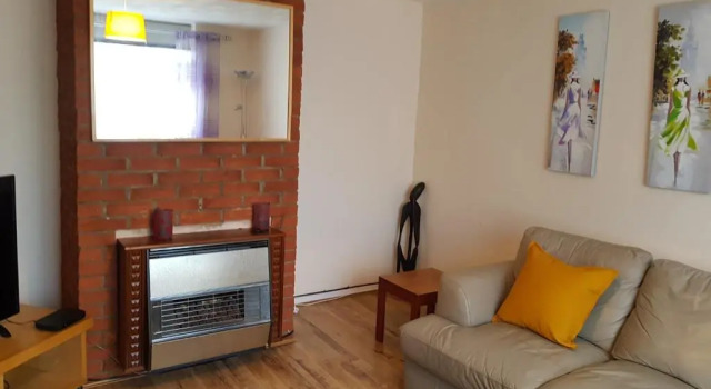 Коттедж с 3 комнатами Eddiwick House - Huku Kwetu Dunstable -Spacious 4 Bedroom House - Beds Suitable for Builders and Contractors