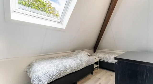 Beautiful Holiday Home With Terrace, Book Feriehus Hoteller i Den Ham med parkering, Parkering