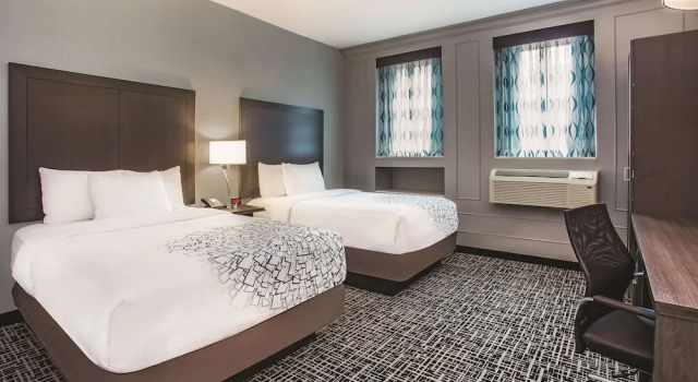 Четырёхместный номер Deluxe La Quinta by Wyndham Inner Harbor Downtown