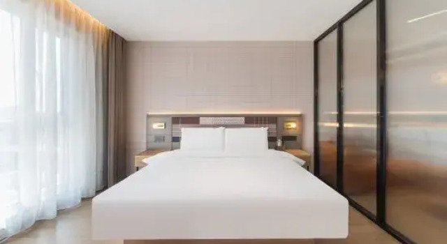 Люкс Homeinn Plus Hotel (Weifang Railway Station Yinquan Plaza)