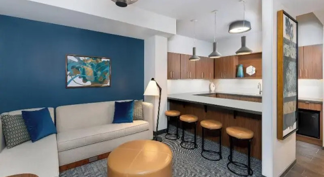 Двухместный люкс Courtyard by Marriott Atlanta Midtown