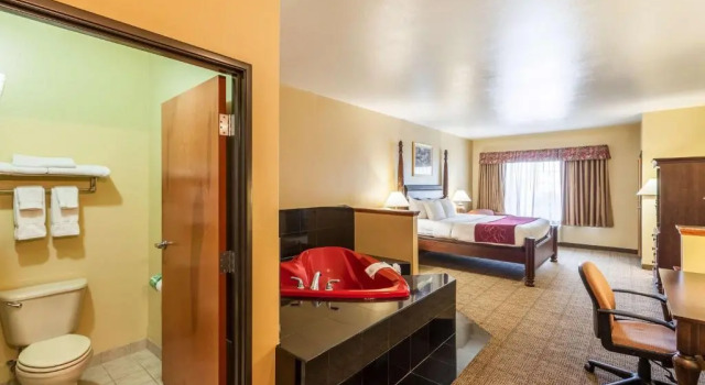 Люкс SureStay Plus Hotel by Best Western Mesquite