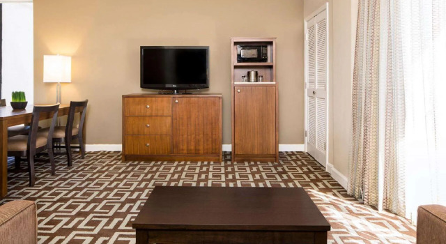 Двухместный люкс с 2 комнатами DoubleTree by Hilton Hotel Jacksonville Riverfront