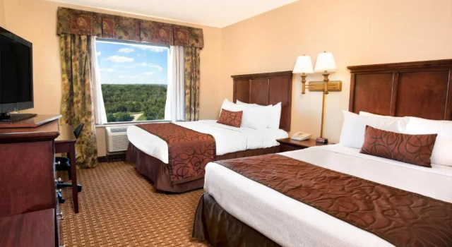 Четырёхместный номер Standard Grand Plaza Hotel Branson