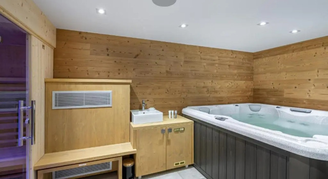 Chalet moderne à Méribel avec spa et animaux acceptés - FR-1-565-1, Забронировать Шале Виллы Овернь-Рона-Альпы, Вилла