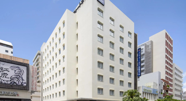 Кровать в общем номере Comfort Hotel Naha Prefectural Office