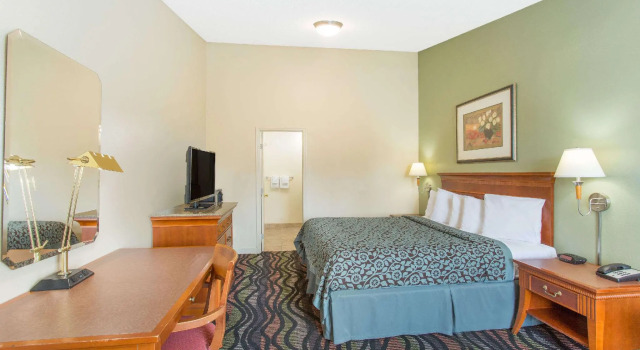 Двухместный люкс c 1 комнатой Days Inn by Wyndham Florence/I-95 North
