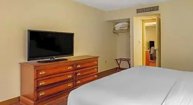 Люкс Holiday Inn Fayetteville-I-95 South