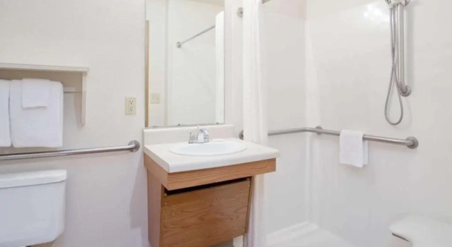 Люкс WoodSpring Suites McKinney