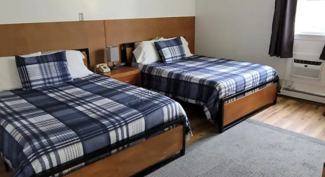Четырёхместный номер Comfort West Bethel Motel