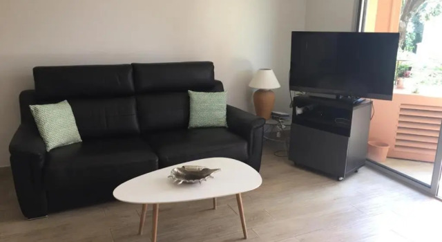Belle résidence au centre de Saint Tropez avec piscine et garage, Забронировать Апартаменты/квартира Отели Сен-Тропе с парковкой, рядом с Cimitière Marin, Парковка