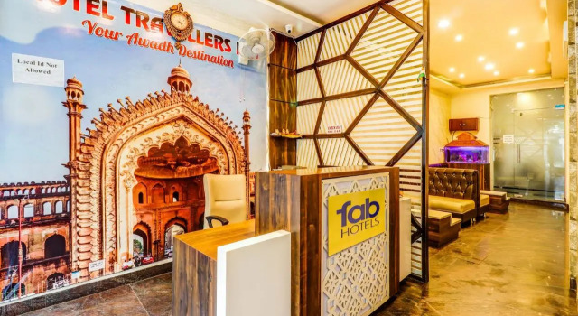 FabExpress Affection Inn, Забронировать Отель Отели Гомти Нагара с парковкой, Парковка