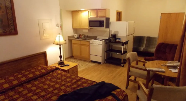 Студия 7 Gables Inn & Suites