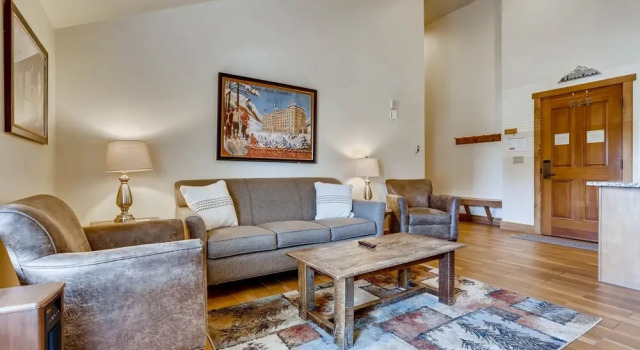 Newly Renovated, 2br Red Hawk Lodge 2301- Kids Ski Free! 2 Bedroom Townhouse by Redawning
