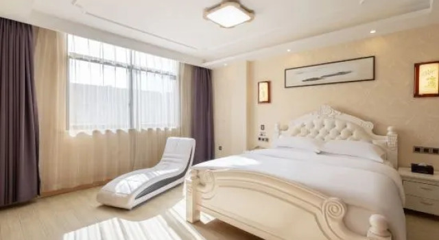 Люкс INTO Film Road Shuyue Hotel (Hengdian Film & Television City Branch)