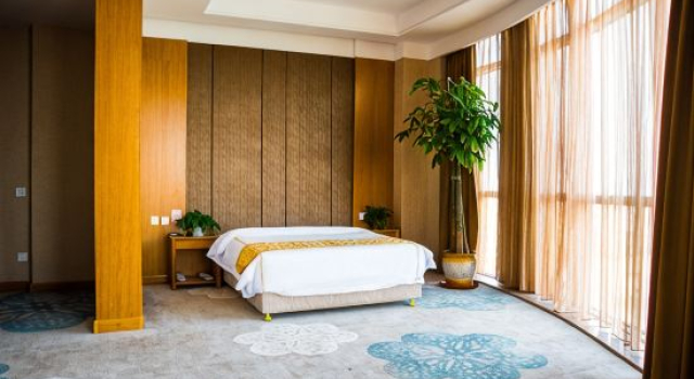 Люкс Deluxe Huaxi Garden Hotel (Qingdao Liuting Airport)