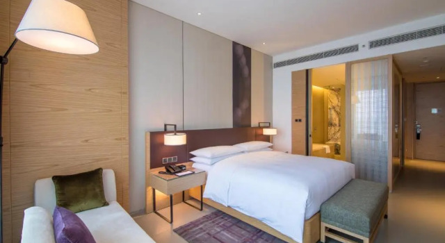 Двухместный клубный номер Standard Renaissance Haikou Hotel