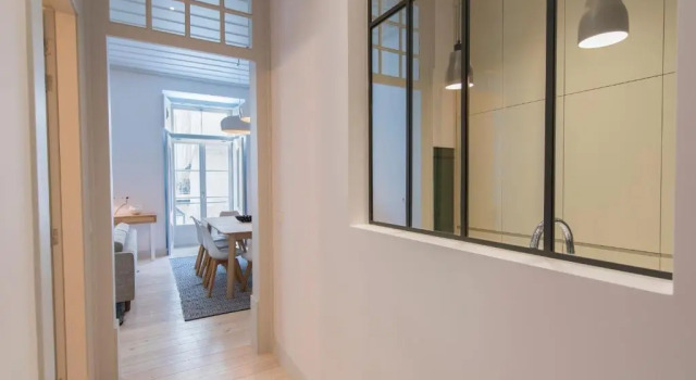 Апартаменты Lovelystay - Charming 3 Bedroom Wonder Downtown