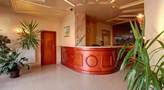 Central Plaza Hotel, Забронировать Отель Отели Софии с парковкой, рядом с Президентство, Парковка