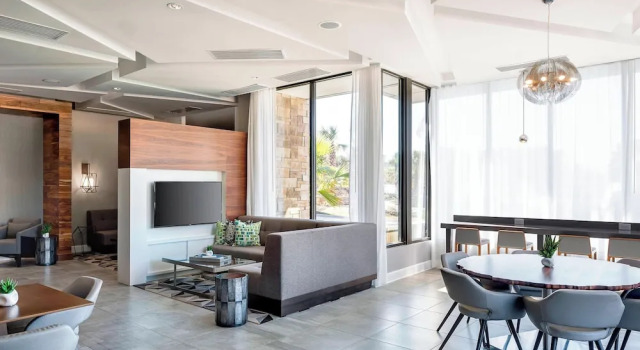 Четырёхместный клубный номер Standard North Charleston Marriott