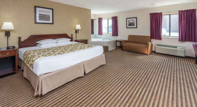 Baymont by Wyndham Metropolis, Book Hotel Hoteller i Metropolis med pool, Swimmingpool