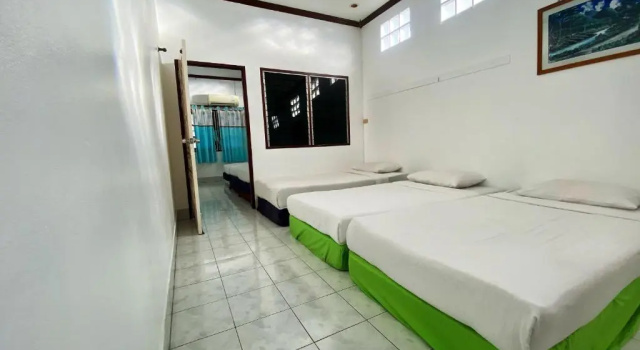 Кровать в общем номере Fatalayjone Resort