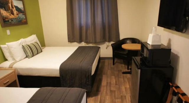 Четырёхместный номер Standard City Center Motel