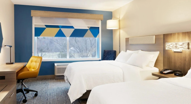 Люкс с видом на внутренний двор Holiday Inn Express Hotel & Suites-Saint Joseph by IHG