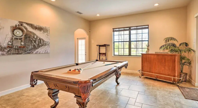 6 Mi to Disney: Gem w/ Pool & Spa in Kissimmee, Забронировать Курортный отель Курортные отели Фор Корнерз, Курортный отель