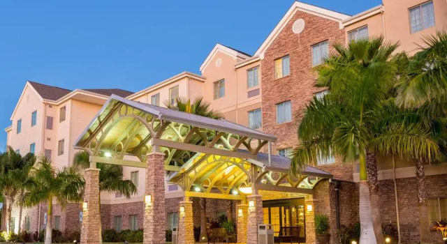Кровать в общем номере Staybridge Suites McAllen by IHG