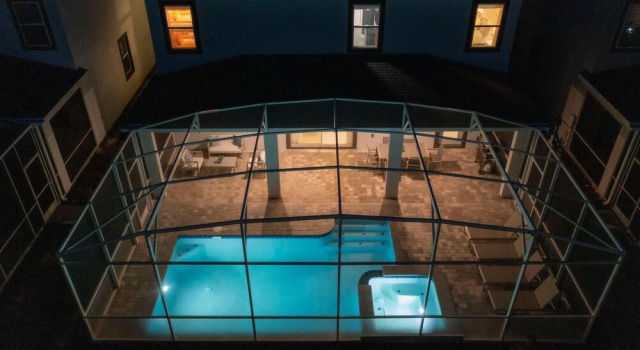811 ST - 9BR Luxury Home: Private Pool, Book Hotel Hoteller i Four Corners med pool, Swimmingpool