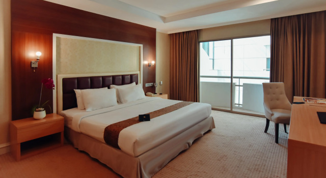 Deluxe room Surabaya Suites Hotel Powered by Archipelago