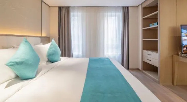 Люкс Premier Ruijing Kairui Select Hotel (Wushang Dream Times & Wuhan University Branch, Wuhan)